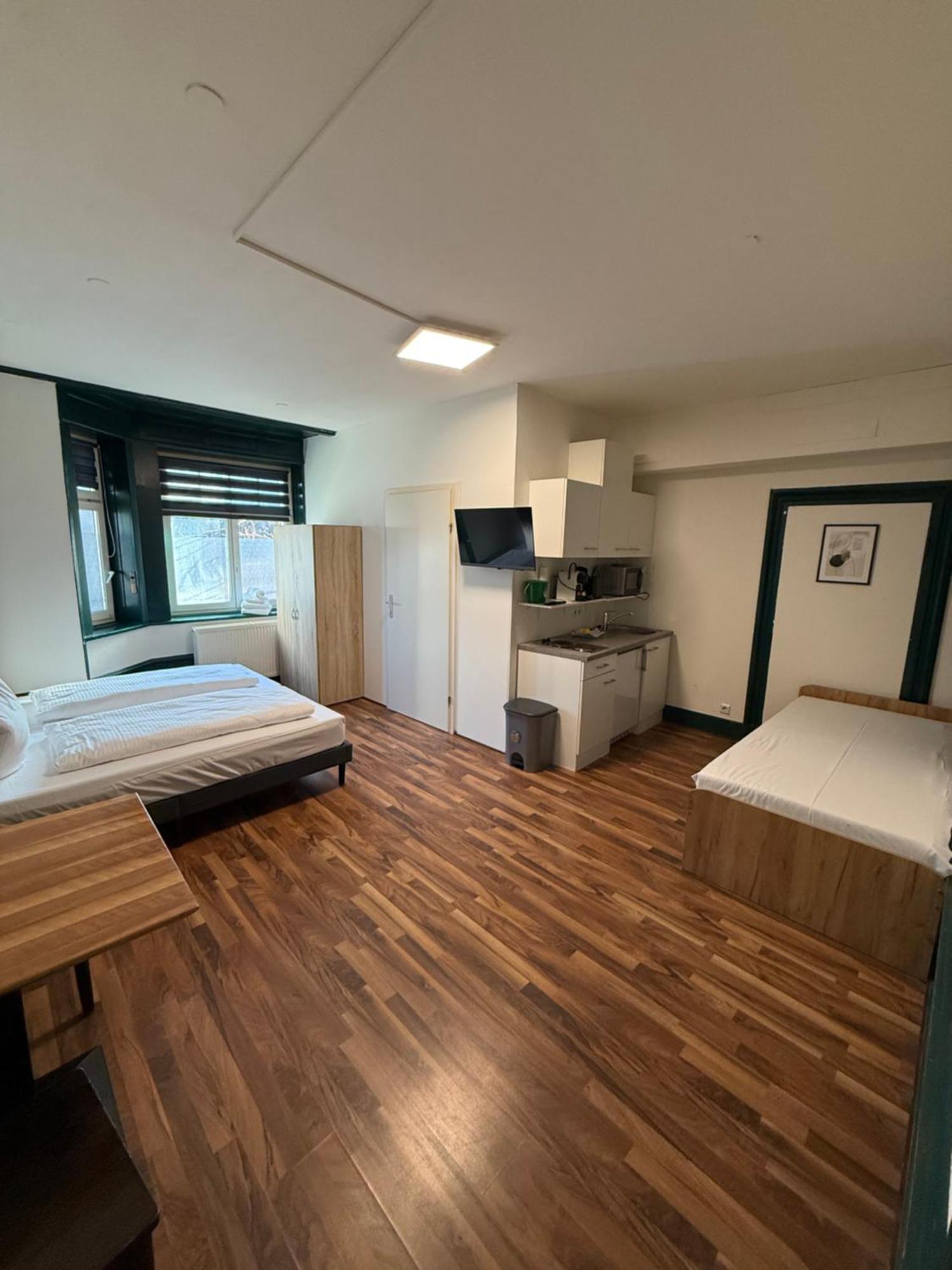 Crown Living Villa Blumenau Studios, Smarttv, Parkplatz Лустенау Екстериор снимка